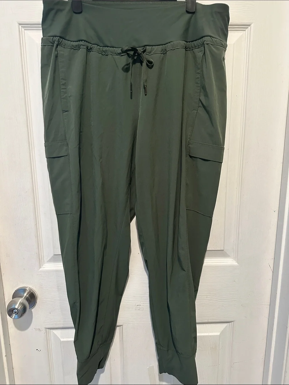 CALIA by Carrie Underwood Cargo Sweatpants - Picture 1 of 3